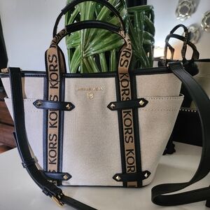 Michael Kors Maeve Tote Crossbody
